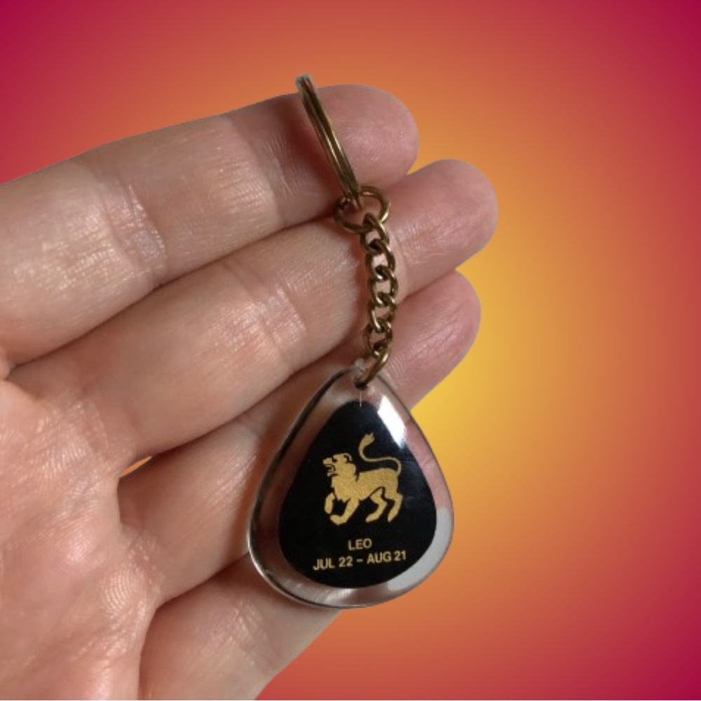 🚨🚨FINAL SALE!!!!🚨🚨Leo zodiac keychain Good Luck Irish Hospitals Sweeps souvenir